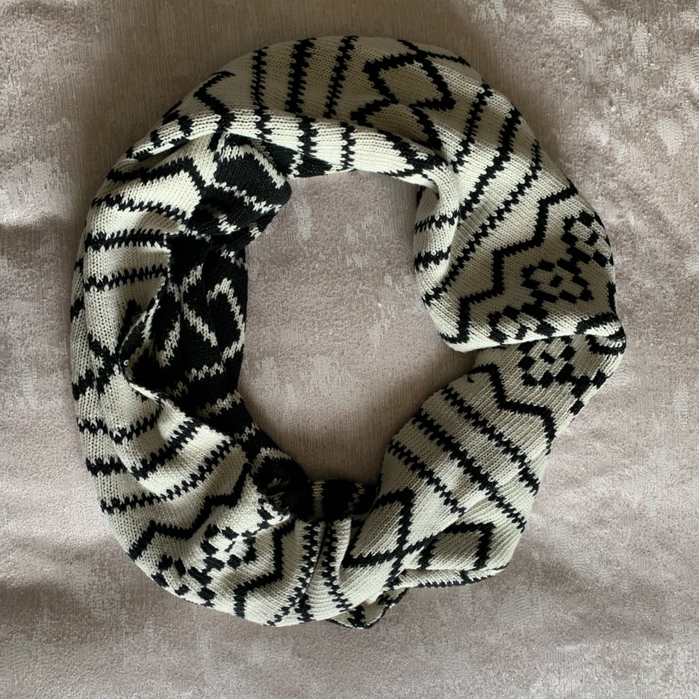 Reversible Infinity Scarf - Picture 2 of 4